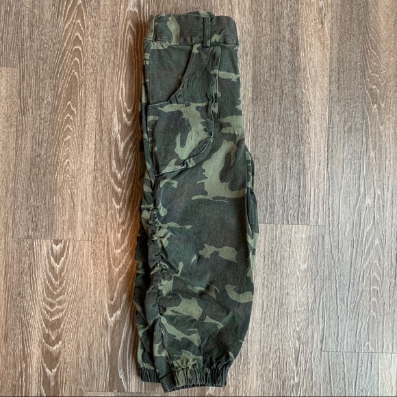 Faded Camo Capri Joggers - Picture 4 of 4